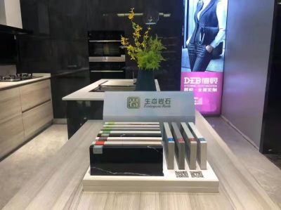 縣政府副縣長周素梅、文旅局副局徐遠(yuǎn)志一行蒞臨聯(lián)弘科技調(diào)研指導(dǎo)